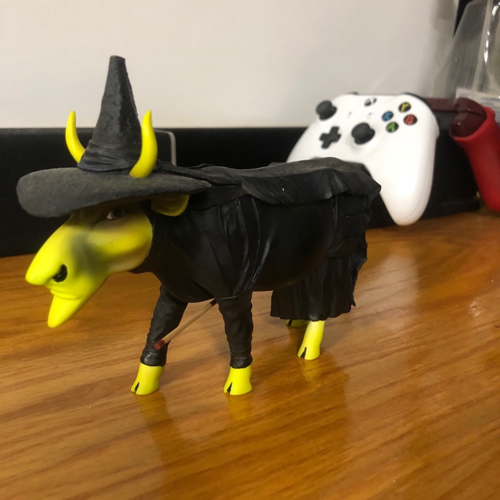 CowParade | udderly witched cow